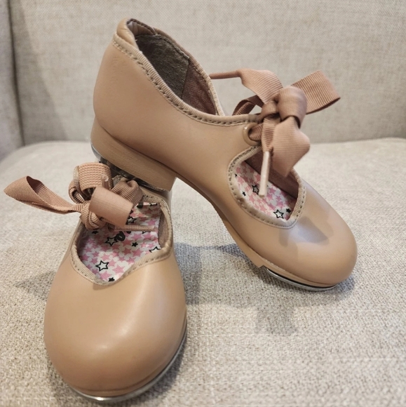 CAPEZIO Jr. Tyette Beige Nude Tap Dance Shoes 8N E3 65 Kids Tie LIKE NEW - Picture 1 of 6
